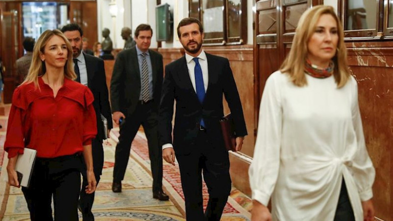 La portavoz del grupo popular, Cayetana Álvarez de Toledo, y el líder del PP, Pablo Casado, asisten al Pleno del Congreso sobre el coronavirus. Madrid, a 18 de marzo de 2020. | Pool ep la portavoz del grupo popular cayetana alvarez de toledo y el lider del pp pablo casado asisten