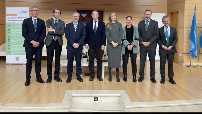 ep la vicepresidenta tercera del gobierno sara aagesen en el encuentro de la alianza q cero