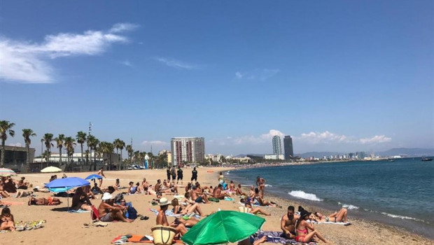 ep perimetro en la playa de sant sebasti de barcelona
