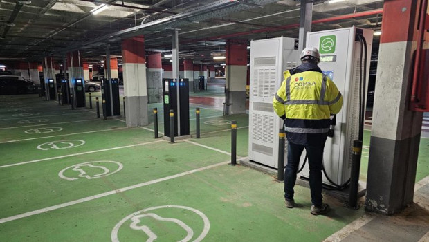 ep puntos de recarga en el aeropuerto de barcelona