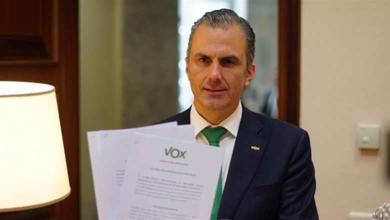 El secretario general de Vox, Javier Ortega Smith, registra una iniciativa en el Congreso | VOX ep secretario generalvox javier ortega smith registrainiciativacongreso