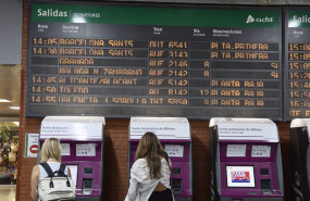 ep un panel de llegadas y salidas en la estacion de ave madrid   puerta de atocha