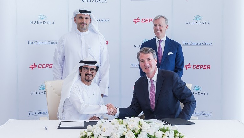 Firma del acuerdo entre Mubadala y Carlyle. cepsa carlyle