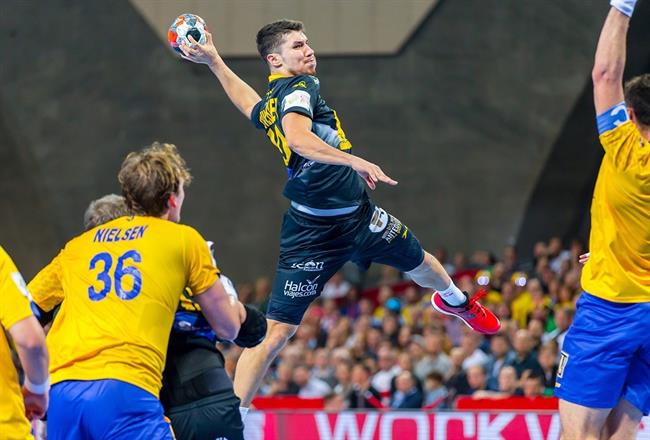 Alex Dujshebaev disparando en el Europeo de balonmano | SASCHA KLAHN ep alex dujshebaev disparandoeuropeobalonmano