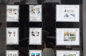 ep archivo   anuncios de pisos en venta en una inmobiliaria en madrid espana 20240718101304
