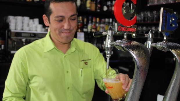 ep archivo   bar camarero autonomo trabajador paro negocio ipc cerveza precios