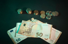 ep archivo billetes y monedas a 3 de septiembre de 2025 en madrid espana el uso del dinero en ep archivo billetes y monedas a 3 de septiembre de 2025 en madrid espana el uso del dinero en