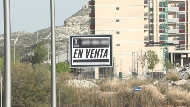 ep archivo   cartel de venta de parcela para la construccion de viviendas en zaragoza