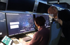 ep archivo   controladores aereos de enaire aprueban las primeras unidades producidas de la nueva