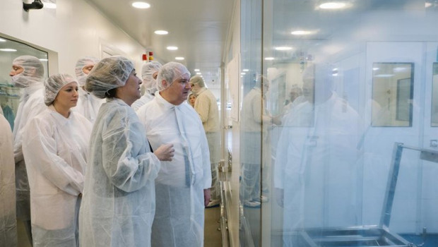 ep archivo   el ministro de industria y turismo jordi hereu durante la visita a reig jofre