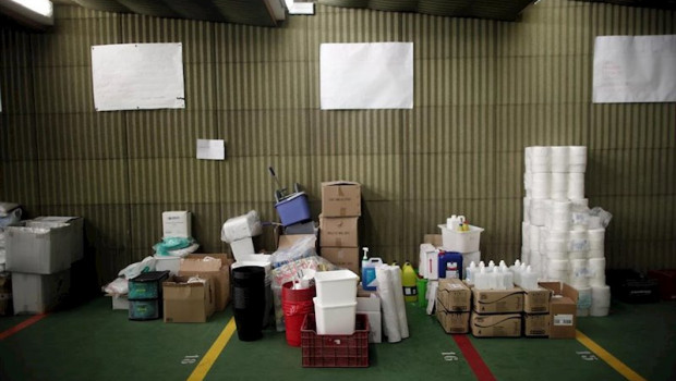 ep cajas en el centro logistico de la comunidad de madrid con donaciones de material sanitario