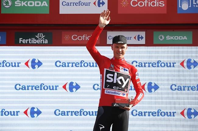 Chris Froome saluda en el podio de La Vuelta a España | UNIPUBLIC ep chris froome saludapodiola vueltaespana