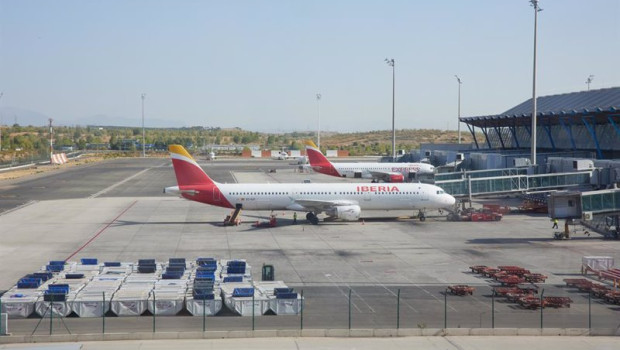 ep dos aviones de iberia en el aeropuerto adolfo suarez madrid barajas a 12 de agosto de 2022 en