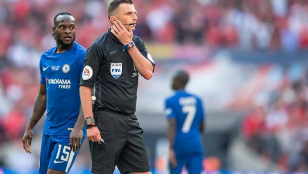 ep el arbitro ingles michael oliver durante la final de la fa cup 2019 entre chelsea y manchester