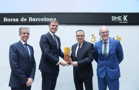 ep el ceo de bme juan flames 2i y el presidente ejecutivo de cirsa joaquim agut 3i tras el toque de