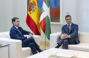 ep el lehendakari imanol pradales y el presidente del gobierno pedro sanchez durante una reunion en