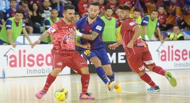 ElPozo Murcia Barcelona Lassa Álex controla el balón bajo la presión de Rivillos | LNFS ep elpozo murcia barcelona lassa alex controlabalon bajopresionrivillos