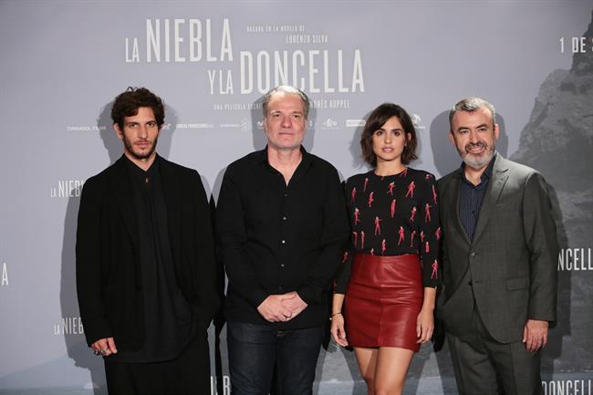 El equipo de 'La niebla y la doncella', con Quim Gutiérrez y Verónica Echegui | JOSEFINA BLANCO ep equipo de la nieblala doncella con quim gutierrezveronica echegui