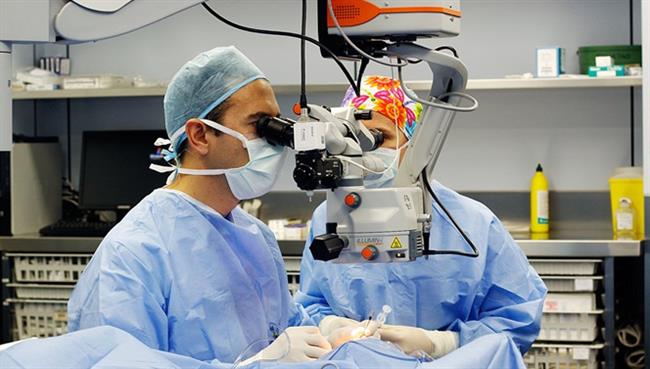 Especialistas del IMO intervienen unas lentres intraoculares fáquicas | IMO ep especialistasimo intervienenlentres intraoculares faquicas