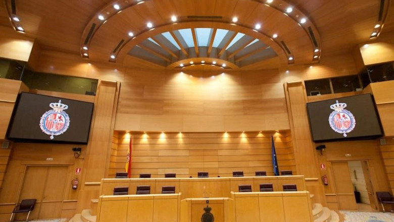 ep estrado del hemiciclo que corresponde a los miembros de la mesa del senado