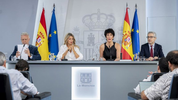 ep i d el ministro de politica territorial angel victor torres la vicepresidenta segunda y ministra