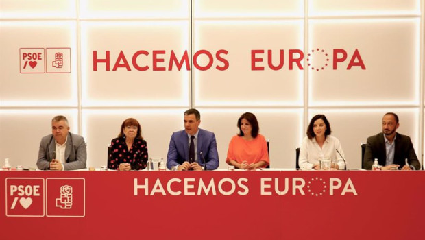 ep i d el secretario de organizacion santos cerdan la presidenta del psoe cristina narbona el
