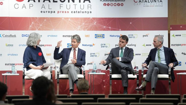 ep i d la redactora jefa de europa press cataluna maria jesus canizares el director de endesa en
