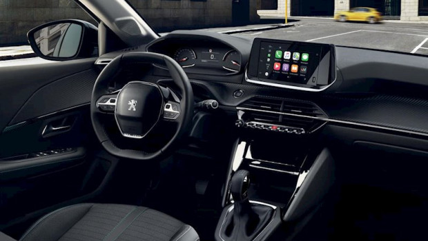 ep imagen de un puesto de conduccion de peugeot 208
