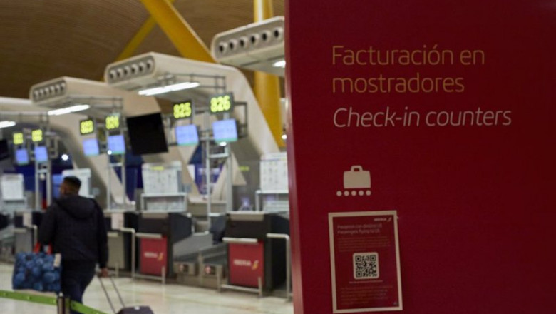 Interior de la terminal T4 del Aeropuerto Adolfo Suárez Madrid-Barajas el mismo día en que se restringen los vuelos procedentes de Brasil y Sudáfrica, en Madrid, (España), a 3 de febrero de 2021. Esta restricción, impuesta por el Gobierno de España desde | Jesús Hellín - Europa Press ep interior de la terminal t4 del aeropuerto adolfo suarez madrid-barajas el mismo dia en que se