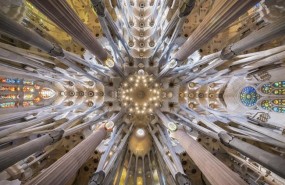 ep interiorla basilicala sagrada familiabarcelona