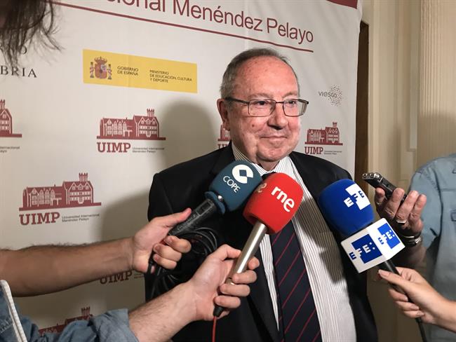 José Luis Bonet hace declaraciones a los medios en la UIMP | EUROPA PRESS - Archivo ep jose luis bonetdeclaracioneslos mediosla uimp