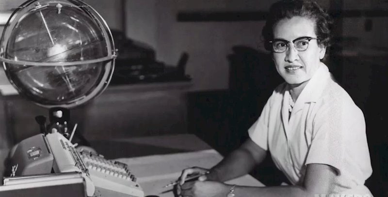 ep la matematica de investigacion de la nasa katherine johnson fotografiada en su escritorio en el ep la matematica de investigacion de la nasa katherine johnson fotografiada en su escritorio en el