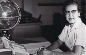 ep la matematica de investigacion de la nasa katherine johnson fotografiada en su escritorio en el