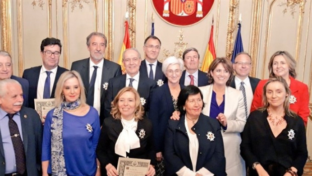 ep la ministrajusticia dolores delgado enentregala gran cruzhonorlos vocales electivos salientesconsejo fiscal