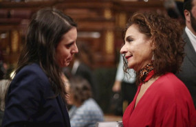 ep la portavoz del gobierno y ministra de hacienda maria jesus montero conversa con la ministra de