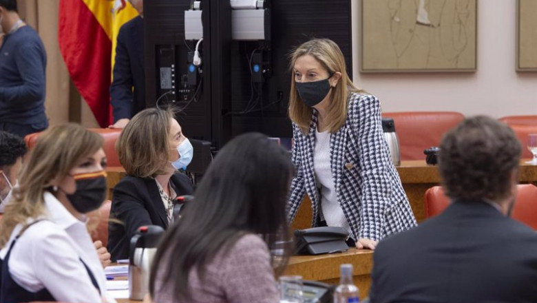La portavoz del PP en el Congreso de los Diputados, Cuca Gamarra (i), conversa con la vicepresidenta segunda del Congreso de los Diputados, Ana Pastor, durante una Junta de Portavoces | EUROPA PRESS/A.Ortega.POOL - Europa Press ep la portavoz del pp en el congreso de los diputados cuca gamarra i conversa con la vicepresidenta