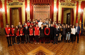 ep la presidenta chivite junto a los estudiantes navarros que han participado en un concurso