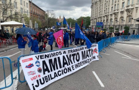 ep los sindicatos de metro de madrid se concentran frente al congreso de los diputados para exigir