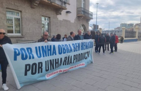 ep mariscadores y mariscadoras de la ria de o burgo en una nueva concentracion ante la delegacion