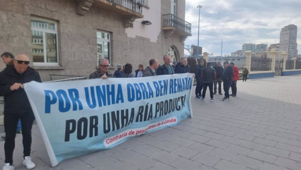 ep mariscadores y mariscadoras de la ria de o burgo en una nueva concentracion ante la delegacion ep mariscadores y mariscadoras de la ria de o burgo en una nueva concentracion ante la delegacion
