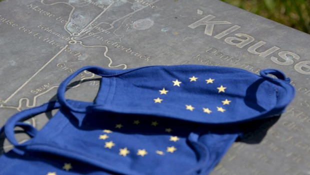 ep mascarillas con la bandera de la ue