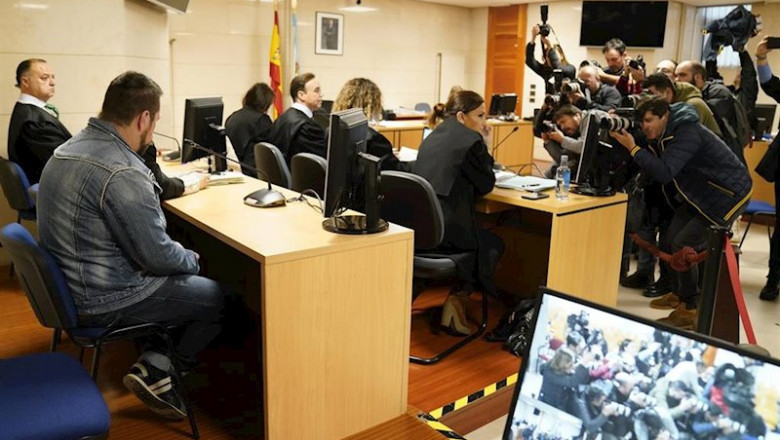 ep miembros de la prensa toman fotos del acusado del asesinato de diana quer jose enrique abuin gey