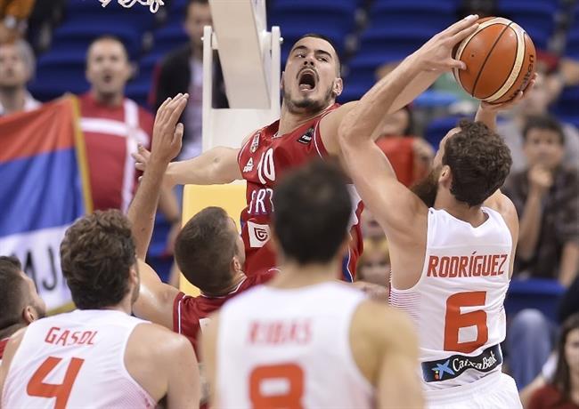 Nikola Kalinic y Sergio Rodríguez en el España-Serbia de 2015 | FIBA ep nikola kalinicsergio rodriguezespana-serbia2015