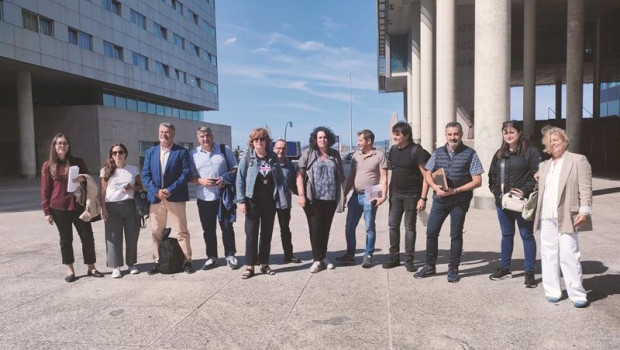 ep representantes de los trabajadores de nueva pescanova en la mesa negociadora para el ere
