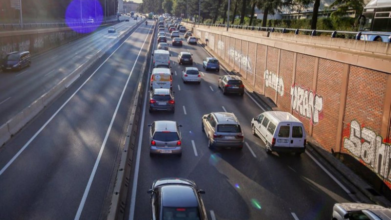Tráfico en la carretera A6 en la entrada a Madrid (España), a 5 de octubre de 2020. | Ricardo Rubio - Europa Press ep trafico en la carretera a6 en la entrada a madrid espana a 5 de octubre de 2020