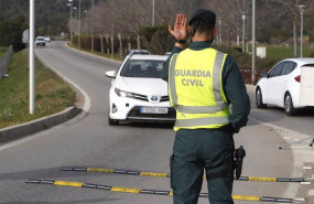 ep un agente de la guardia civil durante un control rutinario de carretera en la zona de magaluf