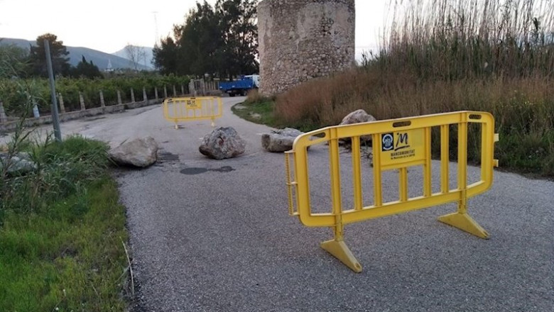 Valla cerrando acceso a la playa de Xeraco (Valencia) | AYUNTAMIENTO DE XERACO ep valla cerrando acceso a la playa de xeraco valencia