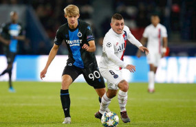 ep verratti pelea un balon con charles de ketelaere en el psg-brujas de la liga de campeones