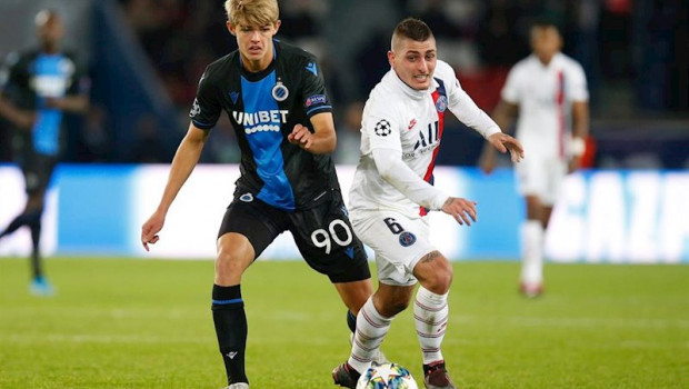 ep verratti pelea un balon con charles de ketelaere en el psg-brujas de la liga de campeones