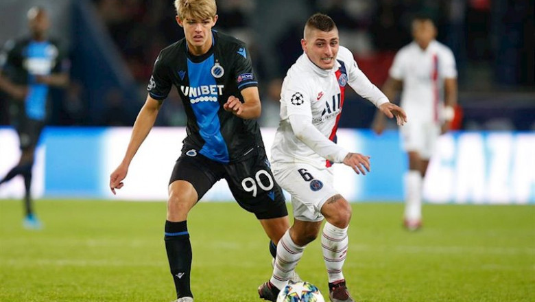 ep verratti pelea un balon con charles de ketelaere en el psg-brujas de la liga de campeones